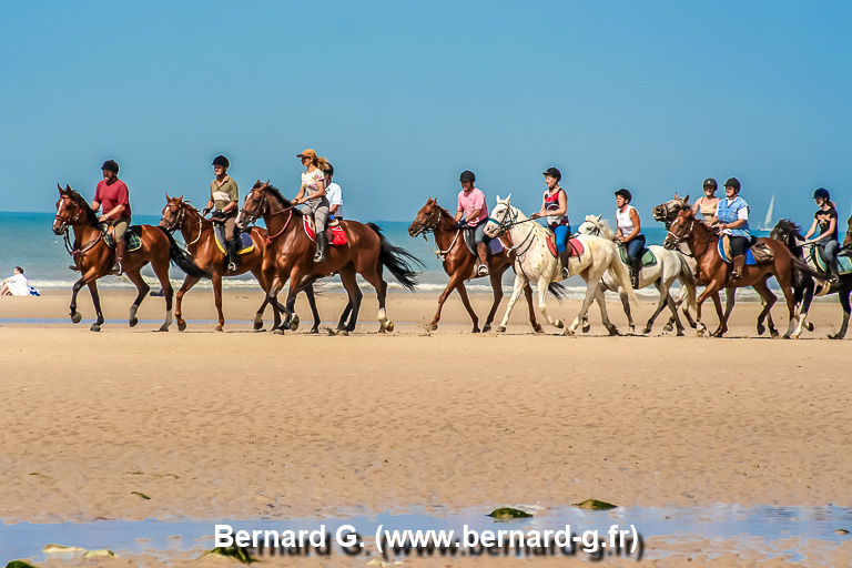 Plaisirs cavaliers sur la plage de Calais