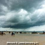 Gros nuages menaçant à la plage de Calais